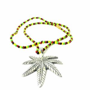 Collier Perles Pendentif Feuille Cannabis